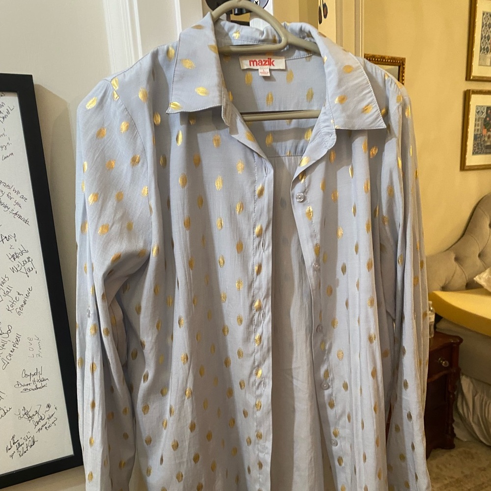 Mazik large button down top like new w metallic details patterned